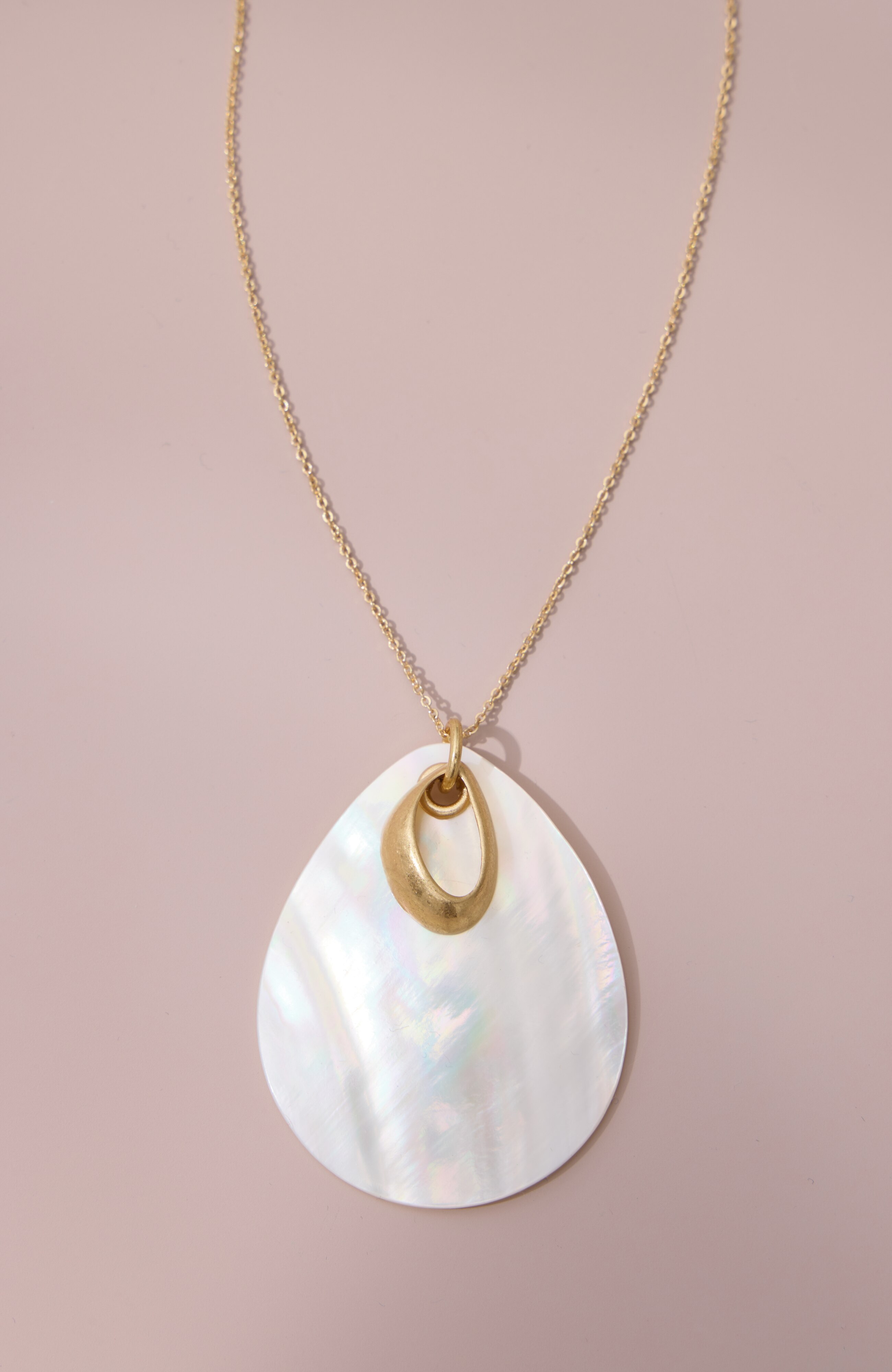 cultured mother-of-pearl pendant necklace