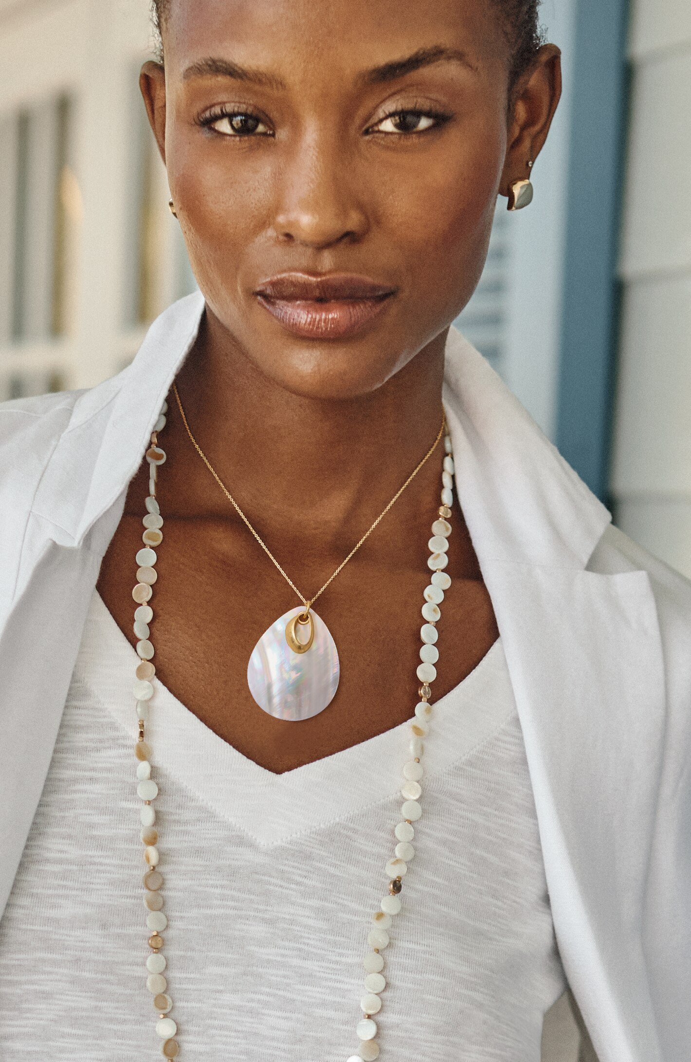 cultured mother-of-pearl pendant necklace