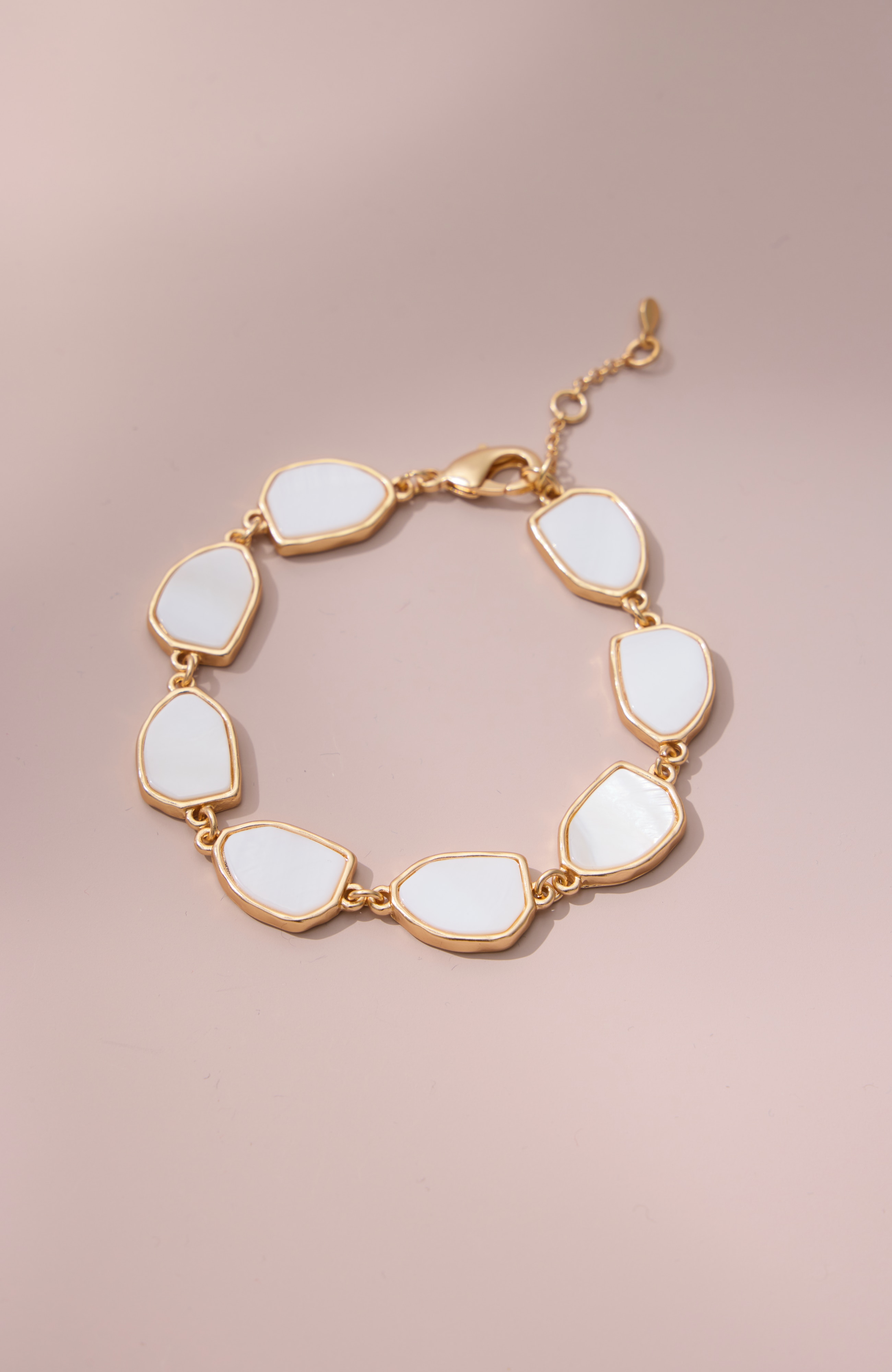 cultured mother-of-pearl chain bracelet
